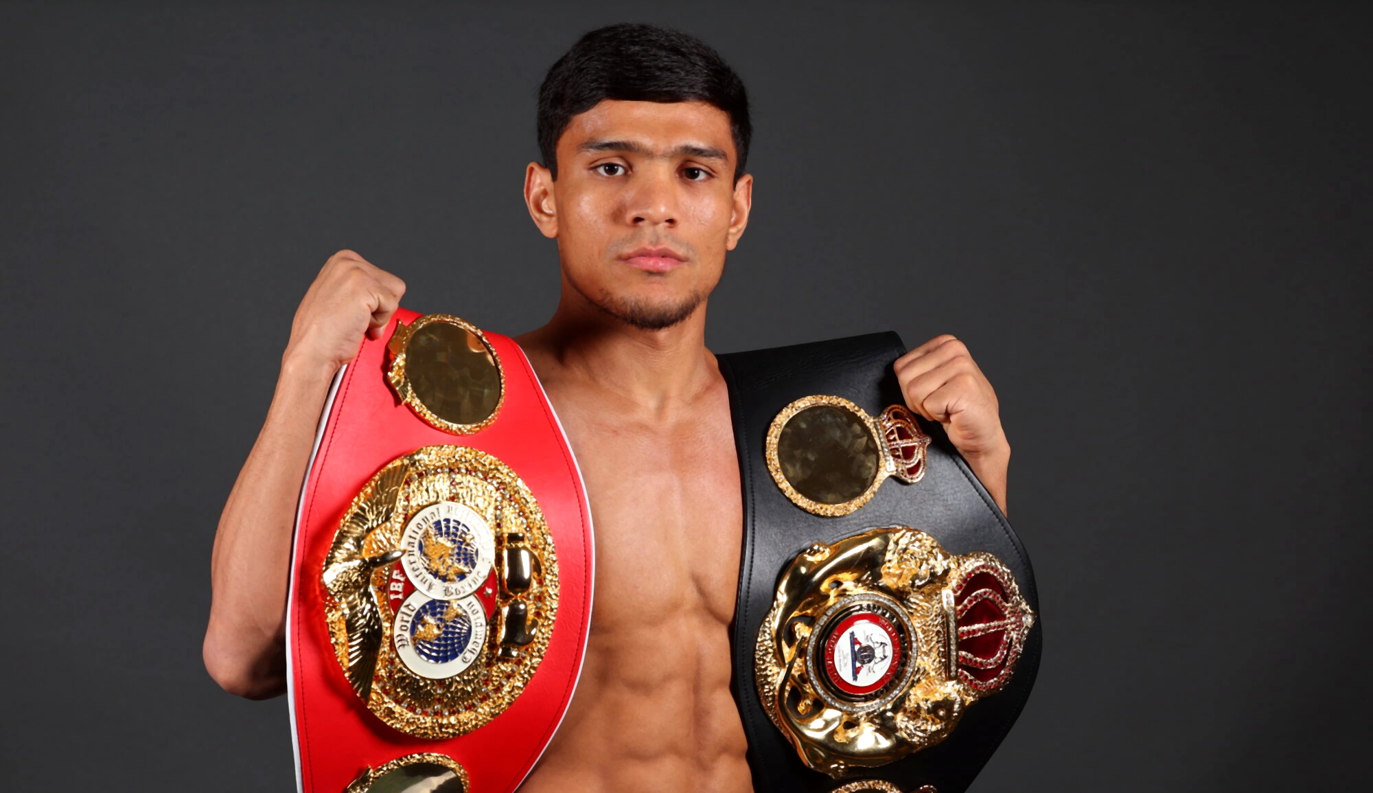 Murodjon Ahmadaliyev bokschi WBA IBF chempion portret